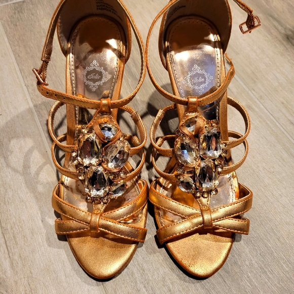 Sandals - Picture 1 of 3